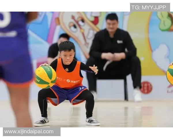 姚明亲自试玩新款玩具视频揭秘篮球巨星的童趣与创意