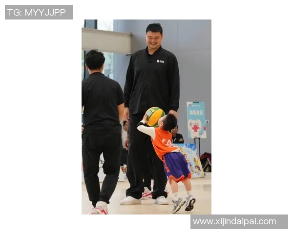 姚明的出行体验与篮球生涯的交织探索之旅 姚明的出行体验与篮球生涯的交织探索之旅