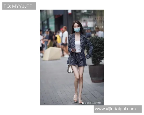 足球明星优雅亮相黑色晚礼服展现魅力与风采的完美结合